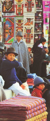 Mercado de Otavalo, Plaza de Ponchos