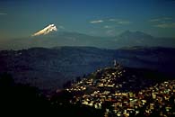 Quito, Cotopaxi im Hintergrund